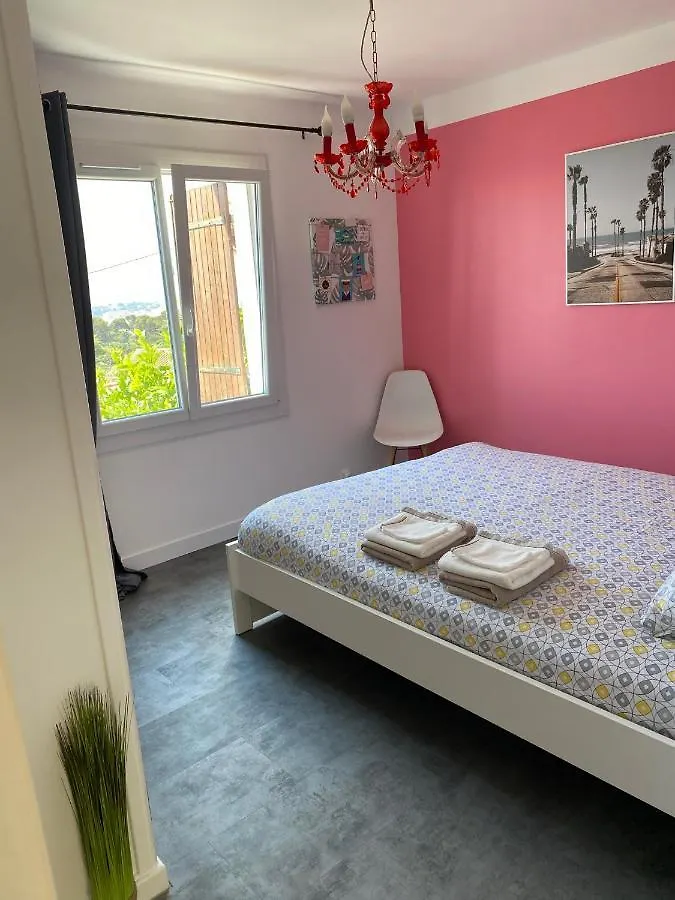 Gîte   la sakalava   vue panoramique faron Toulon Hébergement de vacances