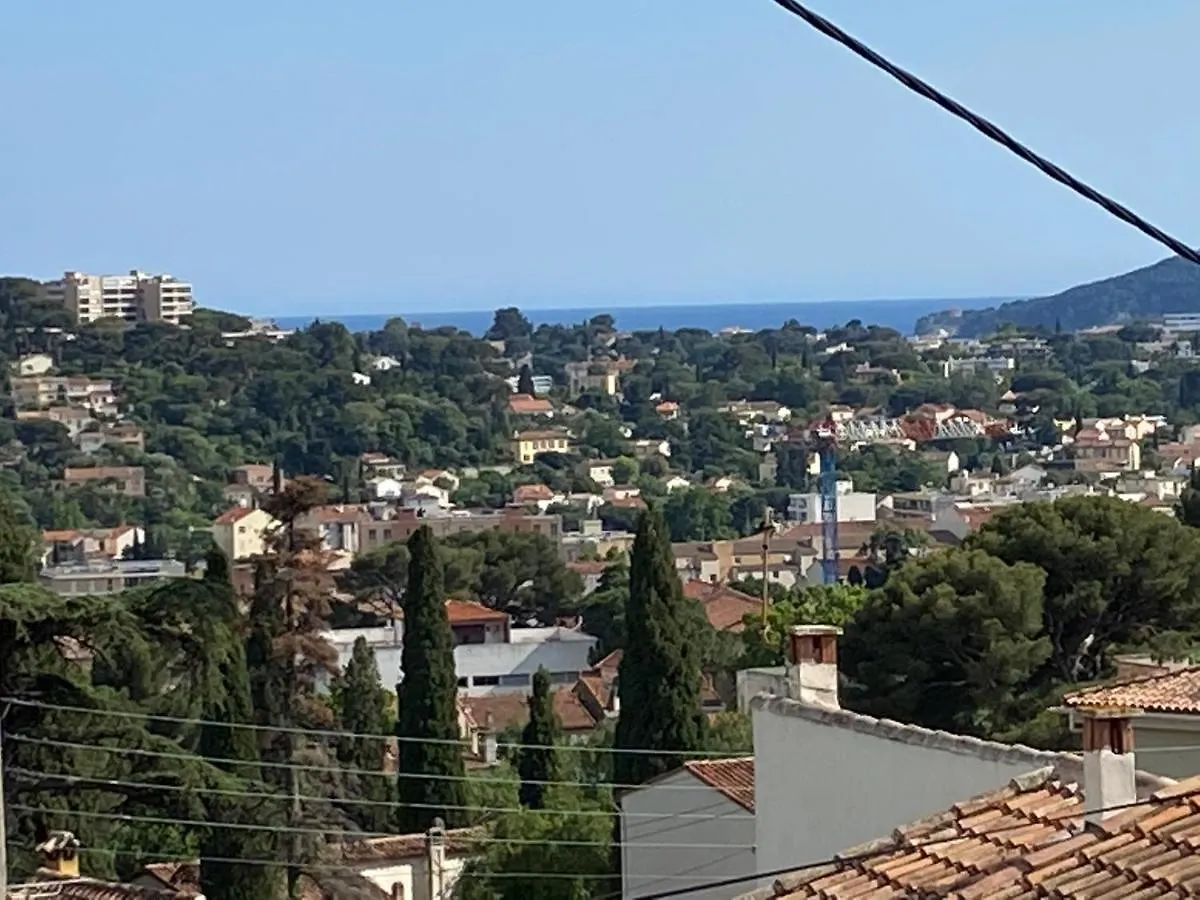 Gîte   la sakalava   vue panoramique faron Toulon 0*,