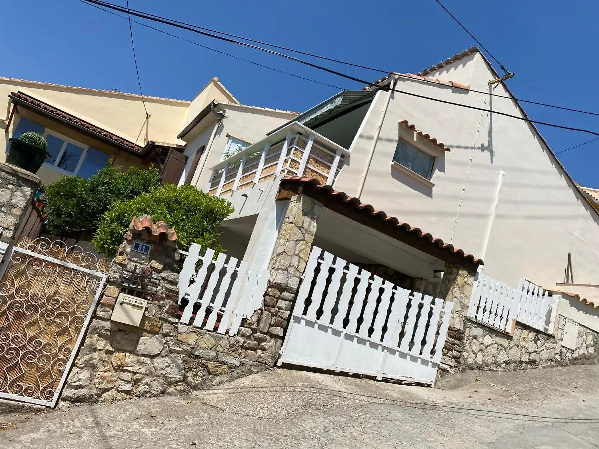 Gîte   la sakalava   vue panoramique faron Toulon Hébergement de vacances