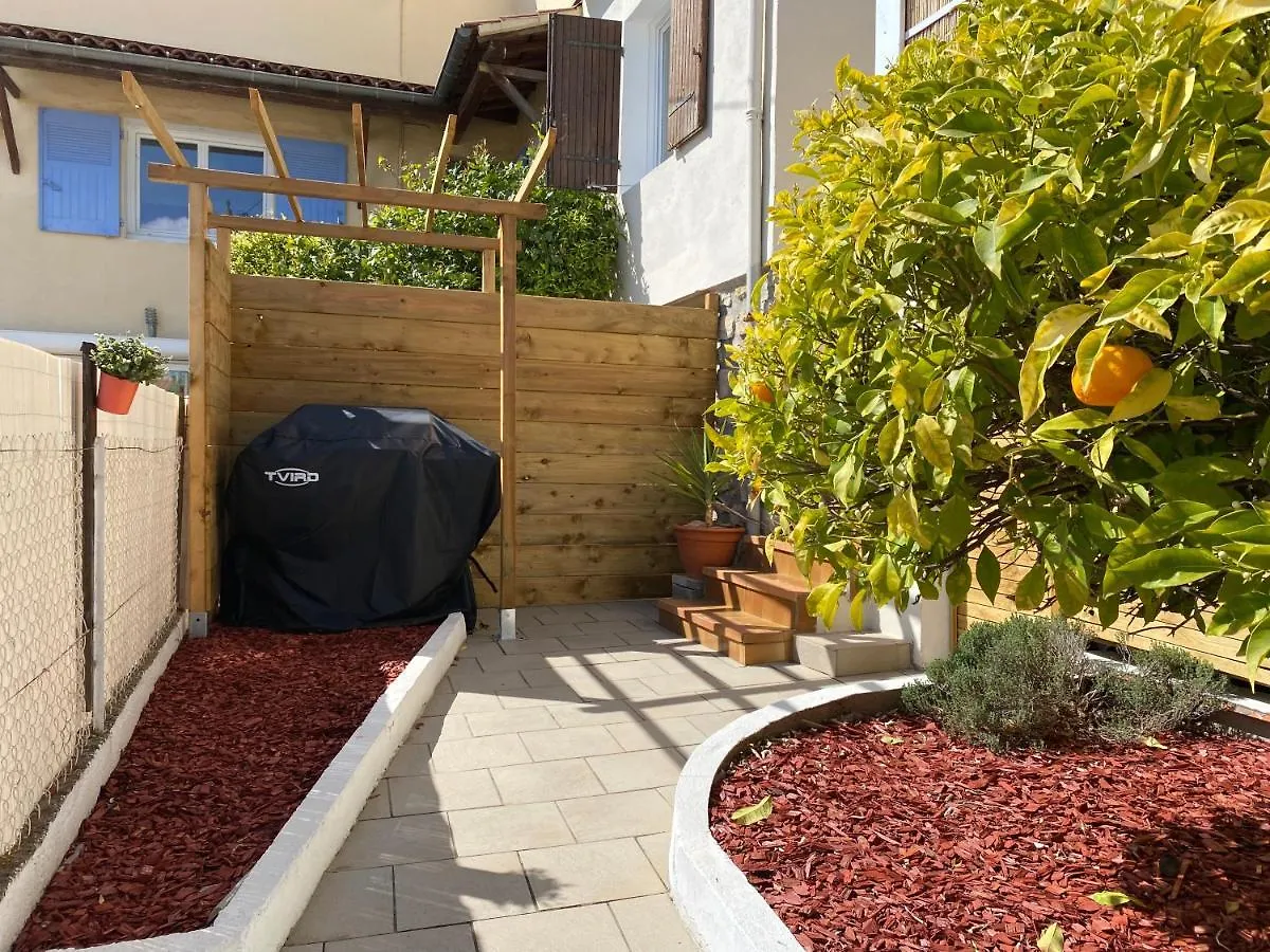 Gîte   la sakalava   vue panoramique faron Toulon Hébergement de vacances