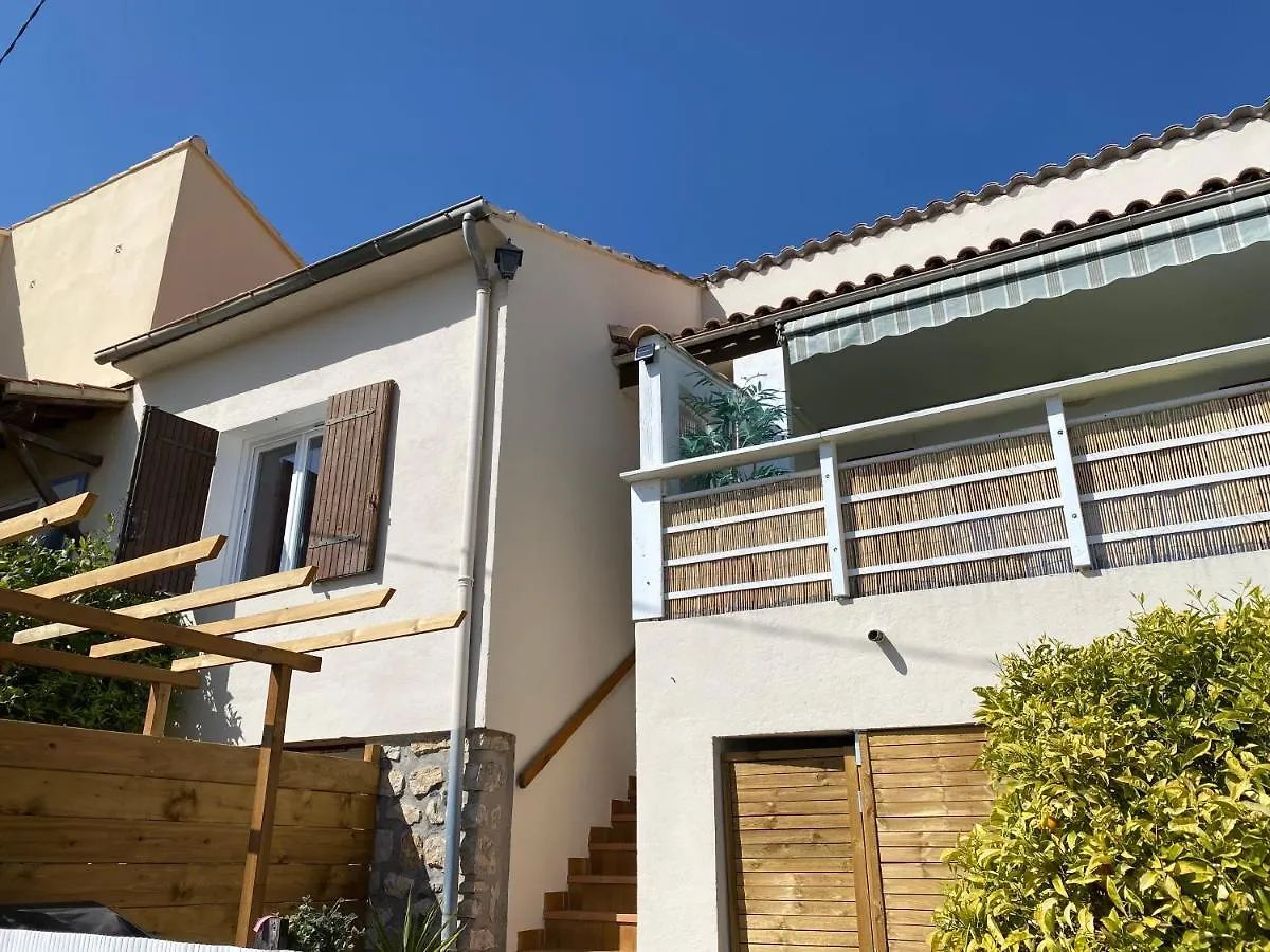 Gîte   la sakalava   vue panoramique faron Toulon