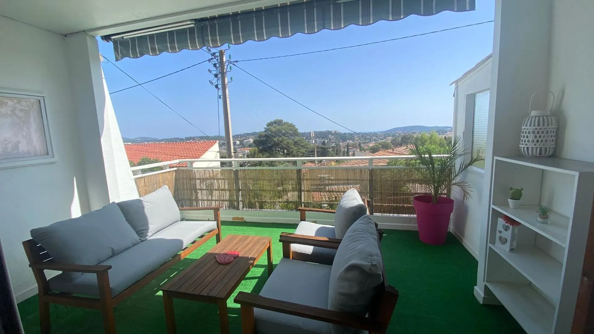 Gîte   la sakalava   vue panoramique faron Toulon