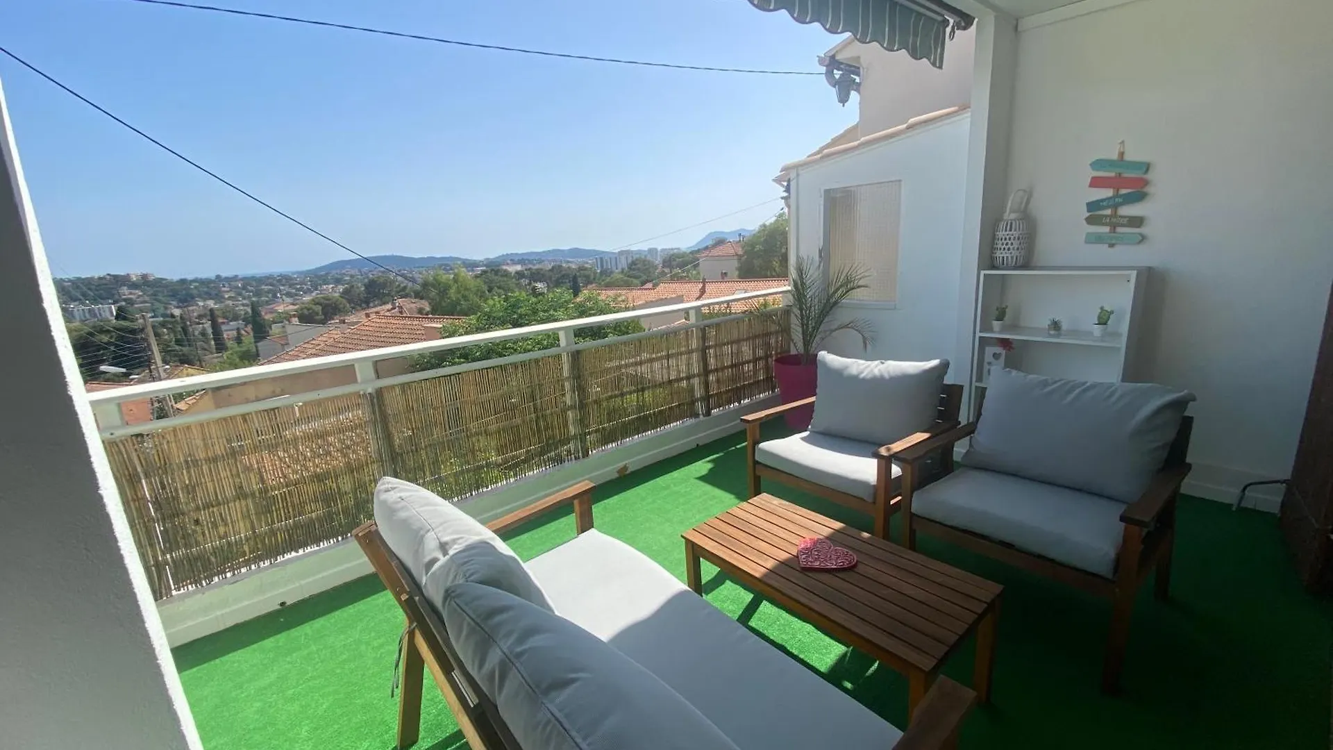 Gîte   la sakalava   vue panoramique faron Toulon France